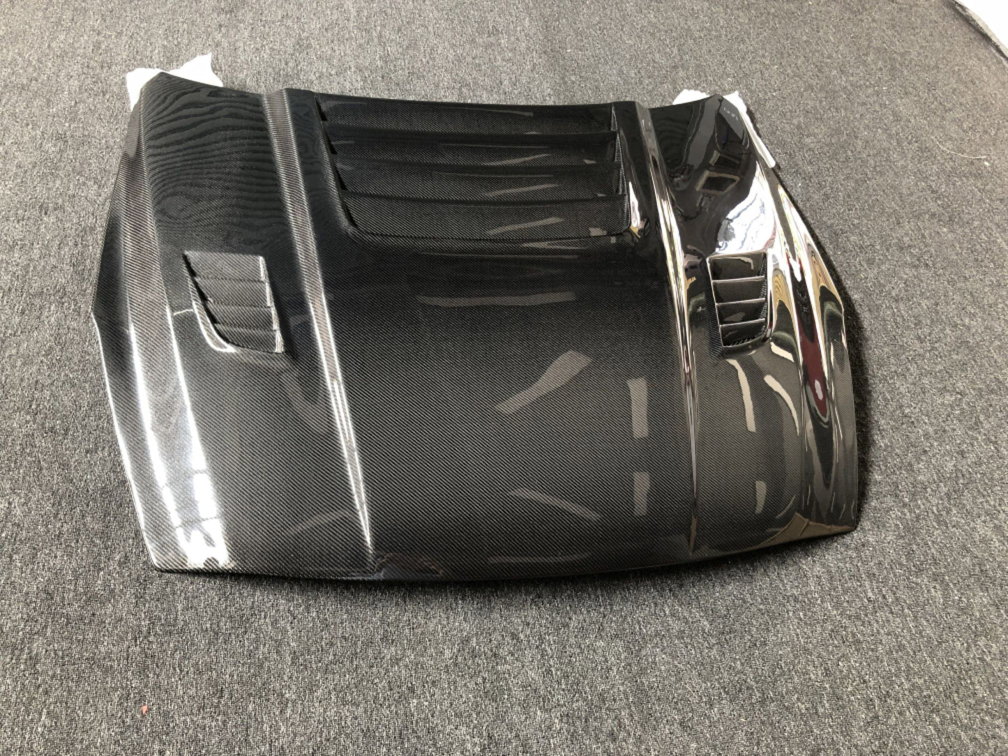 Nissan GTR35 Vented Carbon Hood